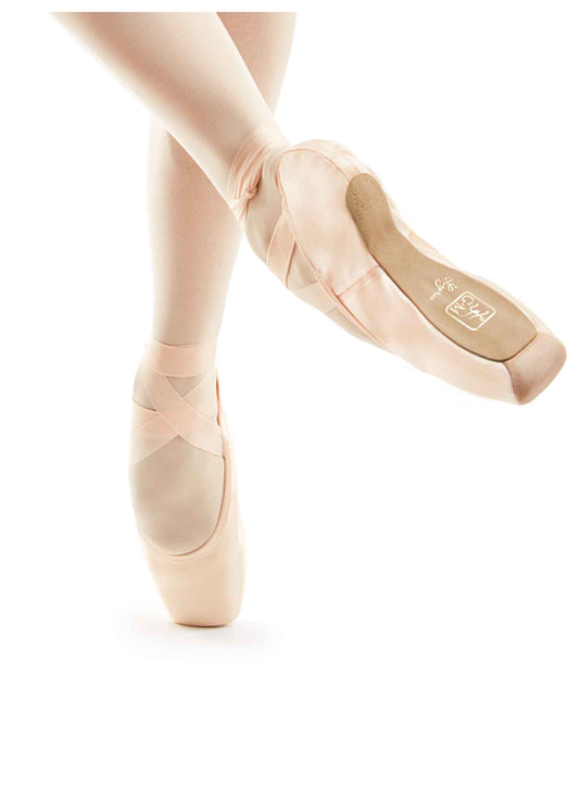 Lyra Classic Fit Gaynor Minden Pointe Shoes